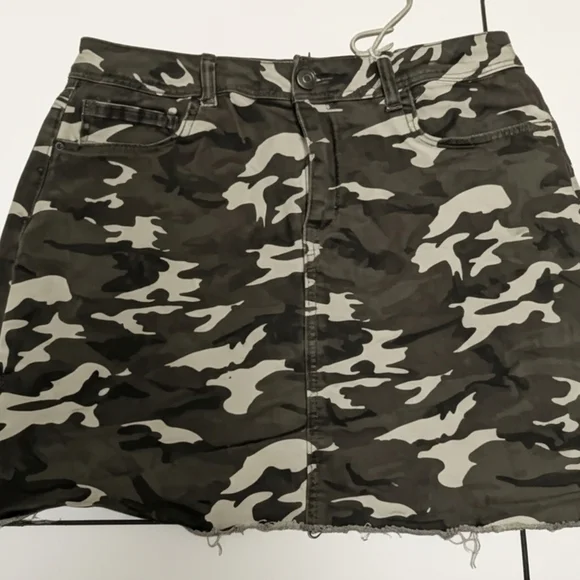 Camouflage Skirt XL - Picture 3 of 3